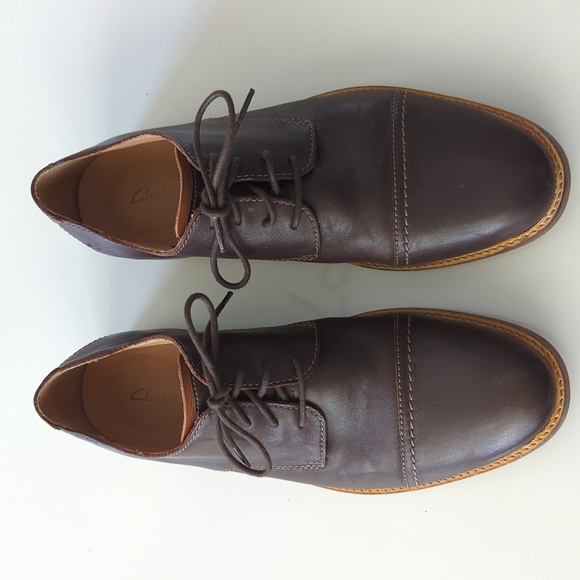 Clarks Other - EUC Like New Clarks mens brown leather dress shoe 11